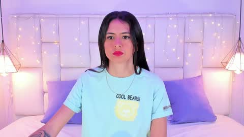Snapshot of sarahsophia_ chatting on February 6, 11:31 am SARAH online show from February 6, 11:31 am