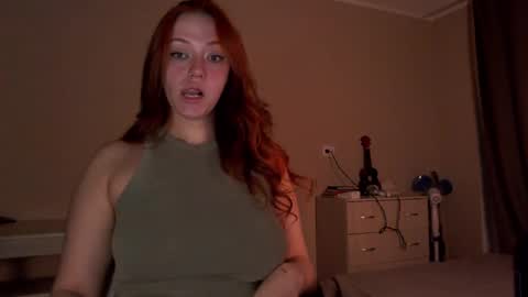 Sarah online show from December 3, 3:28 pm