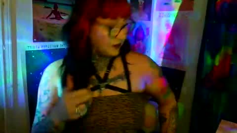 Sarah T online show from April 4, 5:14 am