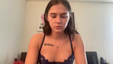 Snapshot of sarahxaoliver1 chatting on January 18, 3:59 pm SarahxOliver online show from January 18, 3:59 pm