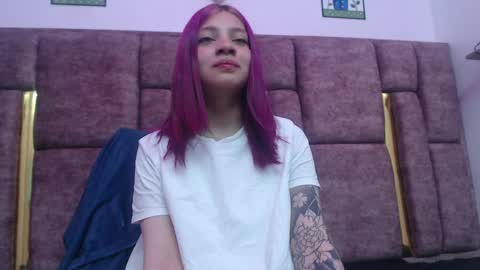 Snapshot of sarai_petite_ chatting on December 11, 4:49 am SARAI online show from December 11, 4:49 am