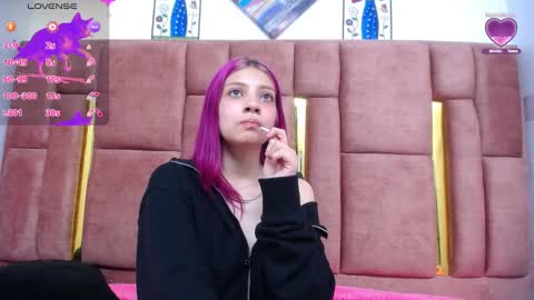 Snapshot of sarai_petite_ chatting on December 18, 5:15 am SARAI online show from December 18, 5:15 am