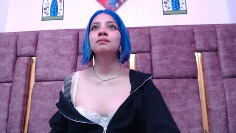 Snapshot of sarai_petite_ chatting on January 8, 5:59 am SARAI online show from January 8, 5:59 am