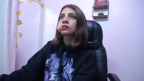 Snapshot of sarai_petite_ chatting on February 26, 9:55 am SARAI online show from February 26, 9:55 am