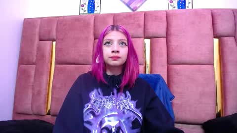 Snapshot of sarai_petite_ chatting on December 29, 9:28 am SARAI online show from December 29, 9:28 am