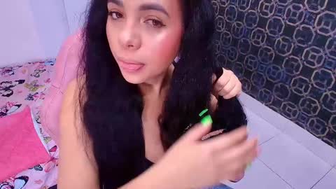 Sara  online show from February 25, 11:54 am