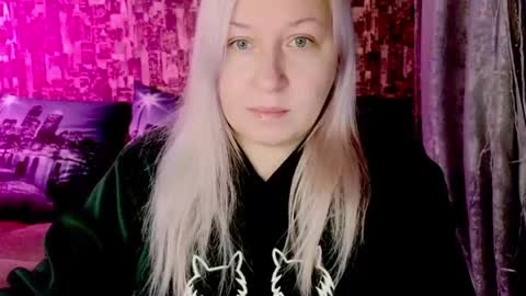 Snapshot of sarakatherin chatting on December 8, 8:36 pm Sara online show from December 8, 8:36 pm