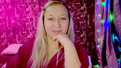 Snapshot of sarakatherin chatting on December 1, 7:38 pm Sara online show from December 1, 7:38 pm