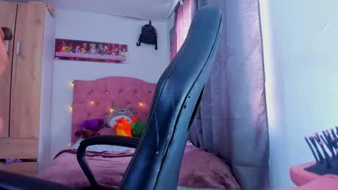 Snapshot of saralolo420 chatting on December 14, 7:25 pm sara online show from December 14, 7:25 pm