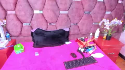 Snapshot of saraloveee_ chatting on March 11, 6:08 am Sarita online show from March 11, 6:08 am