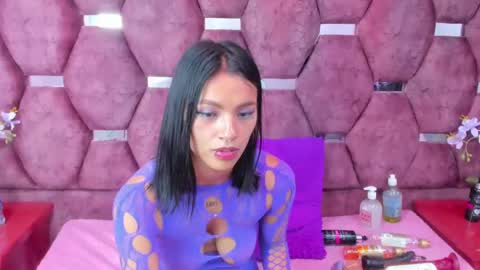 Snapshot of saraloveee_ chatting on February 6, 5:57 am Sarita online show from February 6, 5:57 am