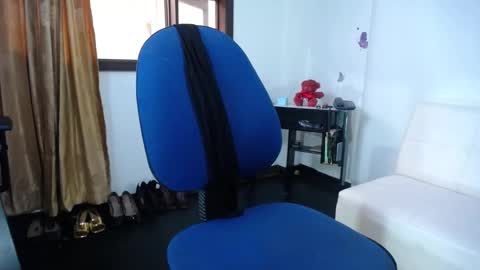 Saraloves online show from January 30, 2:25 pm