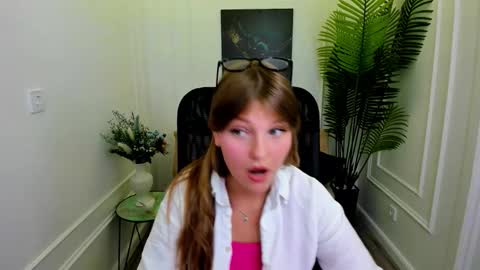 Snapshot of saramayere chatting on September 12, 1:13 pm saramayere online show from September 12, 1:13 pm