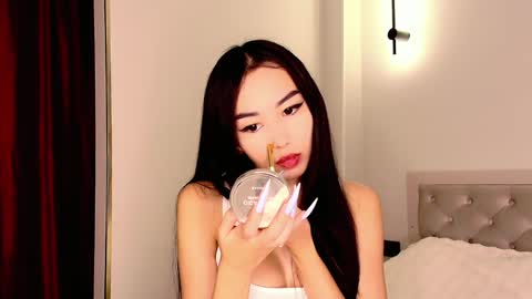 Mia online show from December 5, 8:38 am
