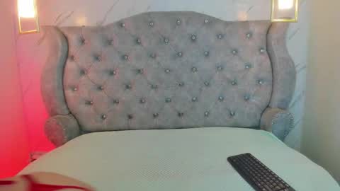   online show from October 18, 12:20 pm