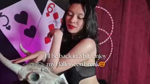   online show from October 31, 12:16 pm