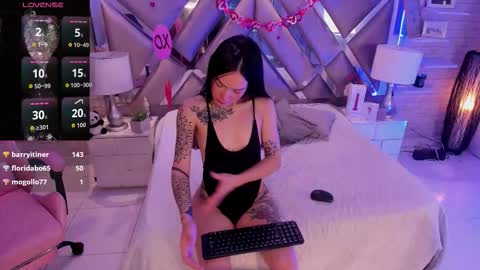 Sara  online show from February 13, 4:32 pm