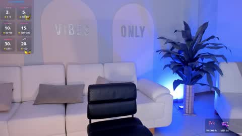 Snapshot of sarawinstone_ chatting on March 12, 11:33 pm Sara Winstone online show from March 12, 11:33 pm