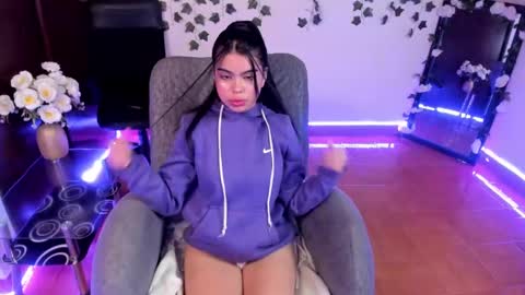 saray__jones online show from January 20, 1:11 pm