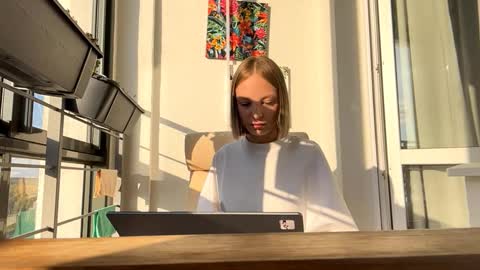 Hey there my name is Megan Lets hit 10 Thumbs Up together  online show from September 23, 11:48 am