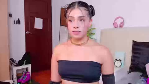 Snapshot of saritabratz chatting on September 17, 9:07 pm Sara online show from September 17, 9:07 pm