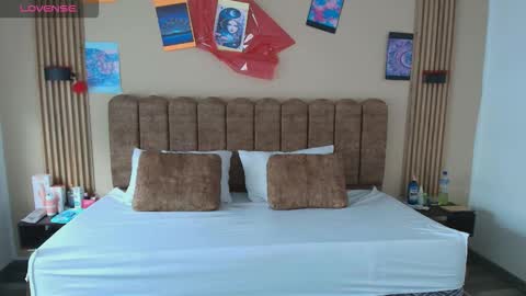 S A S H A R O S E online show from October 6, 11:50 am