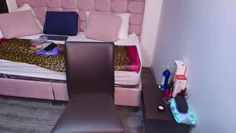 S A S H A R O S E online show from September 18, 11:58 am