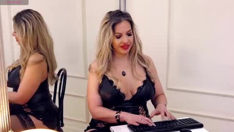 Snapshot of sashavaughn chatting on February 26, 11:43 am Sasha online show from February 26, 11:43 am