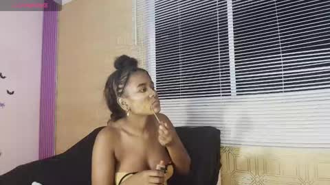 SashhaLux22 online show from November 10, 4:37 am