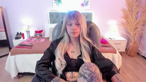 saskia_vellour online show from February 3, 7:40 pm