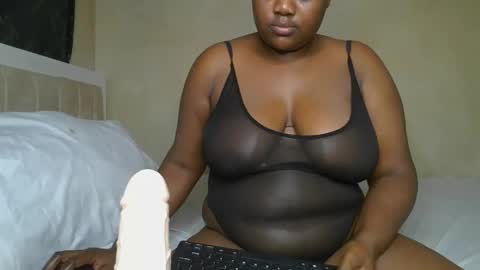 sassie_bee online show from January 25, 11:54 pm