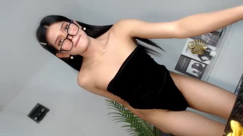 Snapshot of sassy_monie chatting on January 30, 4:16 am sassy_monie online show from January 30, 4:16 am