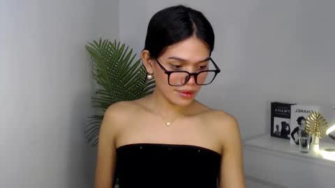 Snapshot of sassy_monie chatting on January 27, 1:48 am sassy_monie online show from January 27, 1:48 am