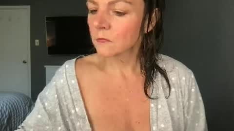 sassynsweetmilf online show from June 12, 11:20 am