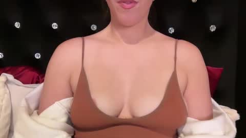 Snapshot of sassysophie333 chatting on January 2, 5:03 am MazyMay333 online show from January 2, 5:03 am