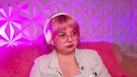 Gina George online show from February 24, 1:08 am