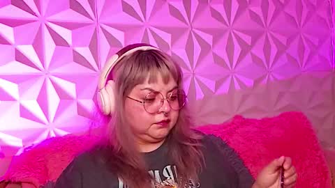 Gina George online show from November 27, 1:35 am