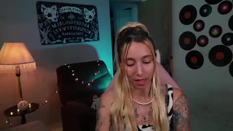 I AM JENN  online show from March 9, 3:01 am