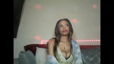 Snapshot of saucy_shanice chatting on February 18, 12:37 am Shaniiice online show from February 18, 12:37 am