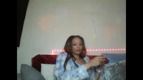 Snapshot of saucy_shanice chatting on February 7, 8:10 pm Shaniiice online show from February 7, 8:10 pm
