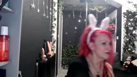 SaucySky online show from April 3, 11:00 pm