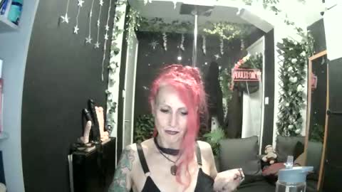 SaucySky online show from May 27, 9:23 pm