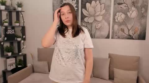 Gwenthis online show from September 22, 1:42 am