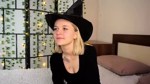 savannahshor online show from October 18, 7:29 pm