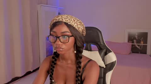 Savannahwildee online show from December 5, 9:11 pm