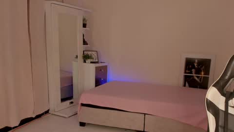 Savannahwildee online show from December 7, 9:28 pm