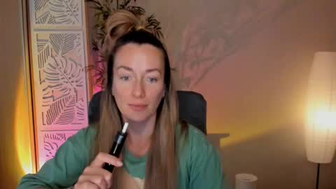 save the qween online show from February 14, 7:22 am