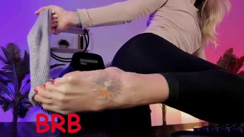 save the qween online show from February 10, 8:09 am