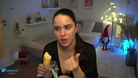 Snapshot of savvage_play chatting on January 4, 7:23 pm Naomi online show from January 4, 7:23 pm