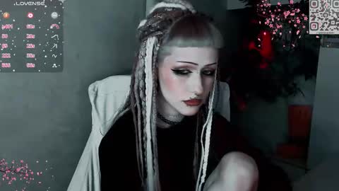 pronoun she. name Mary. age 21. online show from December 3, 5:46 pm